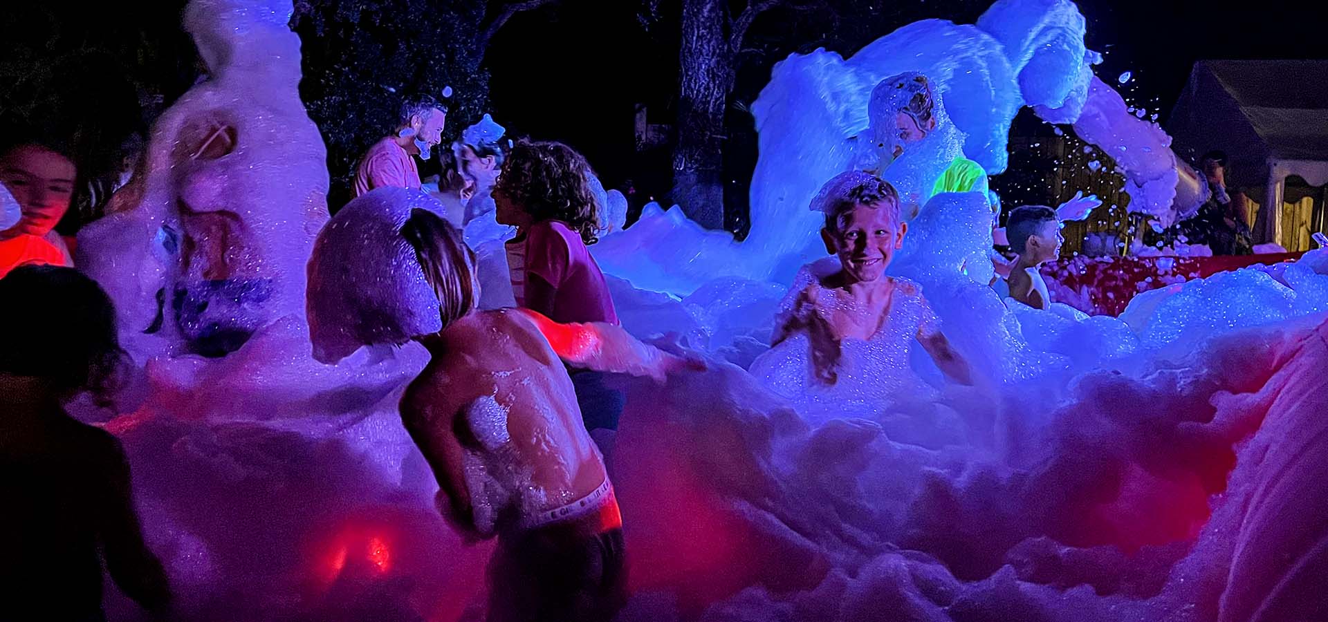 Camping porto vecchio animation mousse party garcon sourir